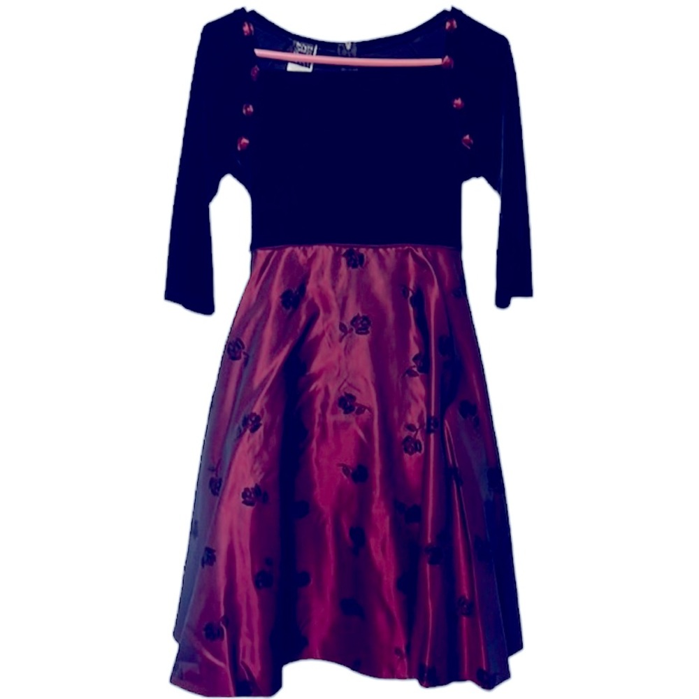 Beautiful Vintage Tea Length Velvet/Taffeta Black and Burgundy Dress.  Size=14.